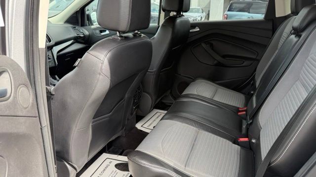 Used 2017 Ford Escape SE w/ Equipment Group 201A AWD/4WD image 16