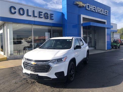 Used 2021 Chevrolet Traverse LS image 1