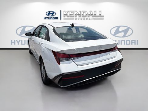 New 2026 Hyundai Elantra SE FWD image 4