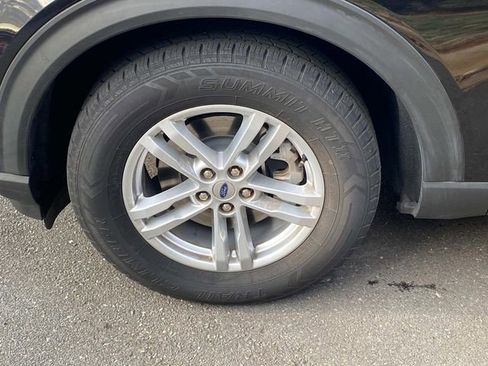 Used 2021 Ford Explorer XLT image 6