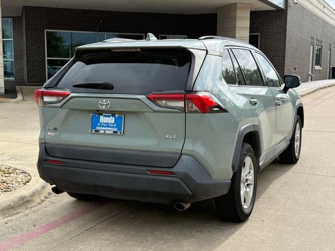 Used 2019 Toyota RAV4 XLE w/ Convenience Package image 6