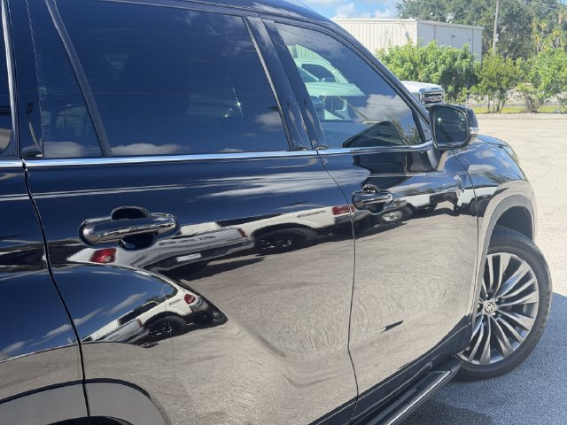 Used 2020 Toyota Highlander Platinum FWD image 9