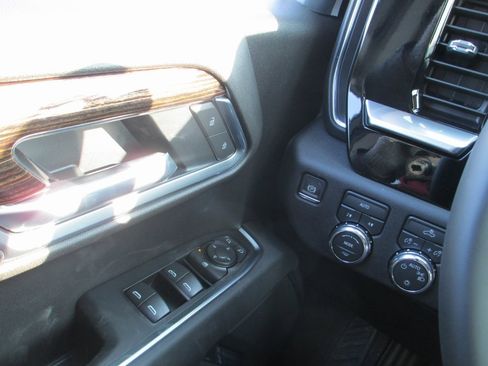 New 2026 GMC Sierra 1500 SLE w/ Max Trailering Package image 14