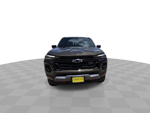 Used 2024 Chevrolet Colorado Z71 w/ Z71 Convenience Package 2 AWD/4WD image 3