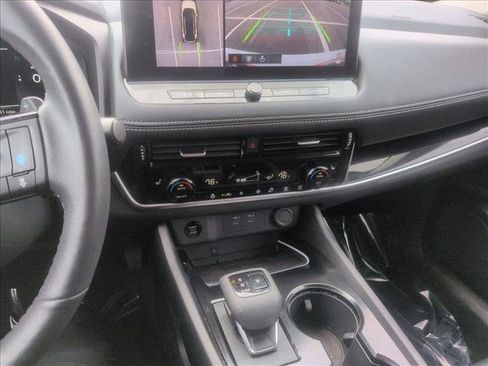 Used 2024 Nissan Rogue SL FWD image 15