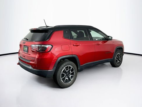 Used 2025 Jeep Compass Trailhawk AWD/4WD image 9