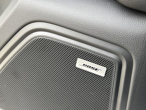 Certified 2025 Porsche Macan Turbo image 32