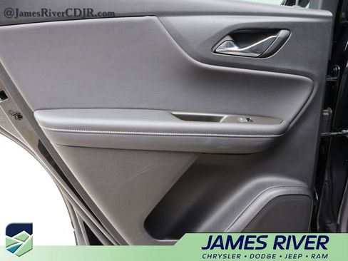 Used 2025 Chevrolet Blazer LT AWD/4WD image 16