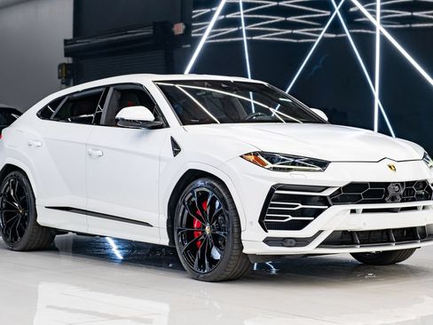 Used 2022 Lamborghini Urus AWD/4WD image 1