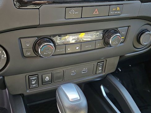 Used 2024 Nissan Frontier SL AWD/4WD image 24