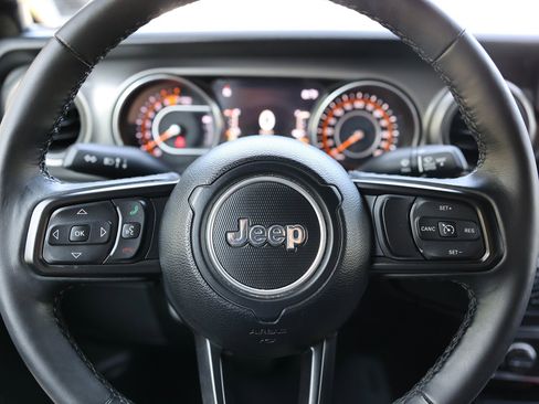 Used 2022 Jeep Wrangler Unlimited Sport image 32