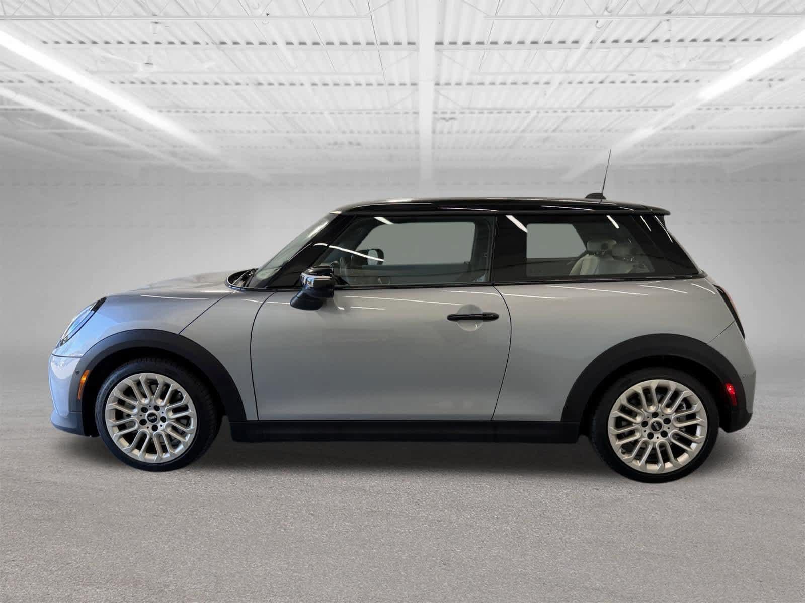 Used 2025 MINI Cooper 2-Door Hardtop FWD image 2