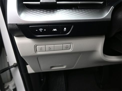 Used 2024 Kia Carnival LX image 21