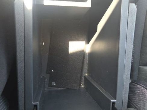 Used 2025 Nissan Pathfinder SV image 36