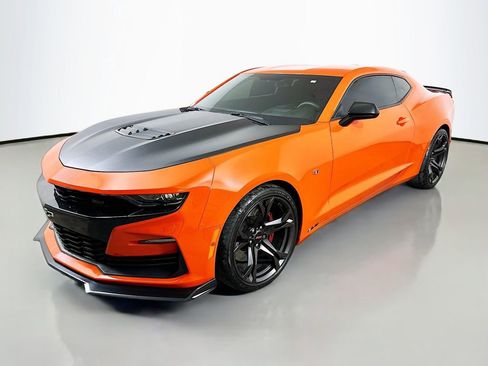 Used 2019 Chevrolet Camaro SS image 3