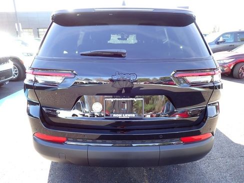 New 2025 Jeep Grand Cherokee L Laredo image 3