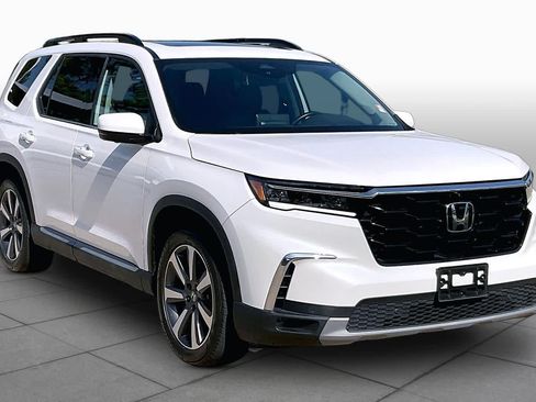 Used 2025 Honda Pilot Elite image 3