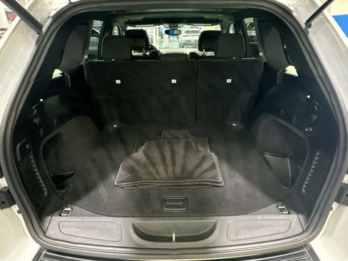 Used 2019 Jeep Grand Cherokee Laredo image 35