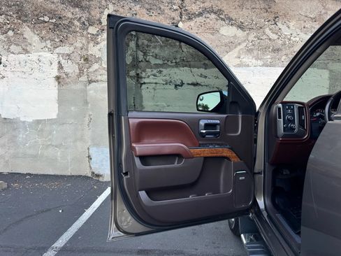 Used 2015 Chevrolet Silverado 1500 High Country w/ High Country Premium Package AWD/4WD image 13
