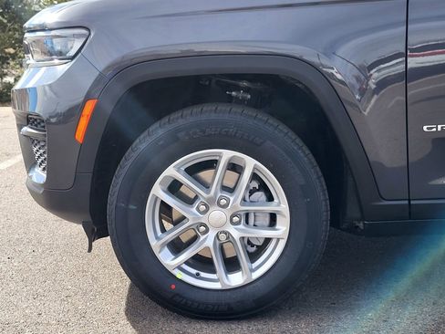 New 2026 Jeep Grand Cherokee Laredo w/ Trailer Tow Package image 9