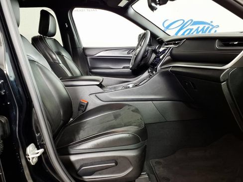 Used 2024 Jeep Grand Cherokee Altitude AWD/4WD image 11