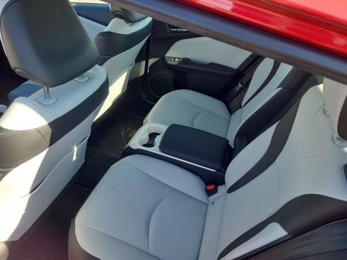 Used 2017 Toyota Prius Prime Premium image 10