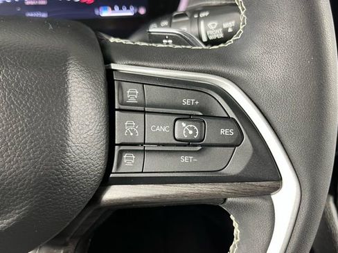 Used 2023 Jeep Grand Cherokee L Limited image 17