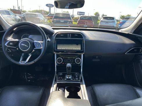 Used 2020 Jaguar XE S RWD image 29