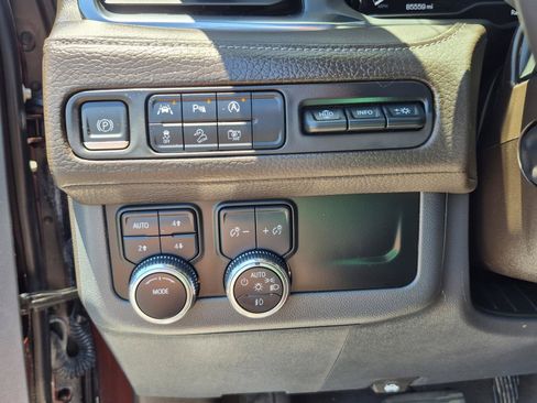 Used 2023 GMC Yukon XL Denali AWD/4WD image 32