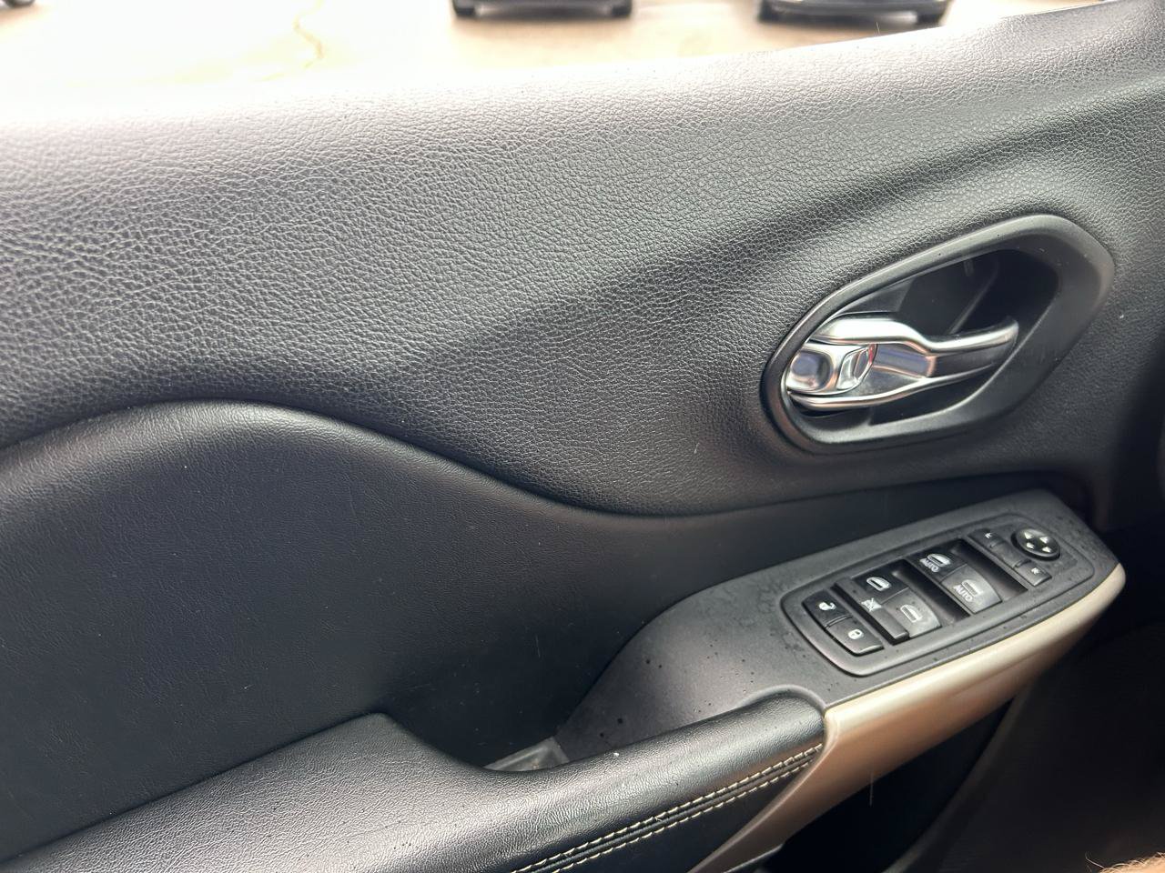 Used 2018 Jeep Cherokee Limited w/ Technology Group AWD/4WD image 30