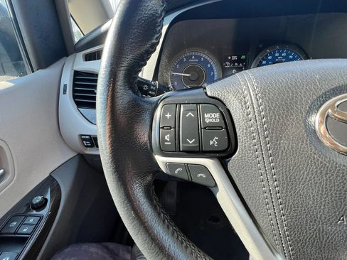 Used 2019 Toyota Sienna XLE FWD image 14