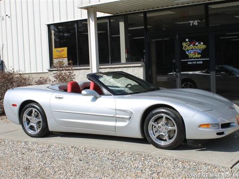 Used 2001 Chevrolet Corvette Coupe w/ Preferred Equipment Group2 RWD image 19