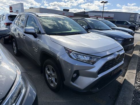 Used 2021 Toyota RAV4 XLE image 2