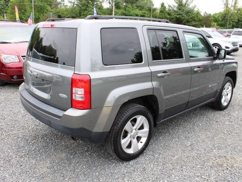 Used 2013 Jeep Patriot Latitude w/ Sun/Sound Group AWD/4WD image 7