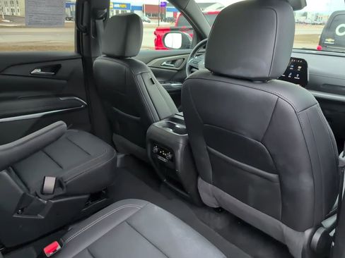 Used 2025 Chevrolet Traverse LT image 29