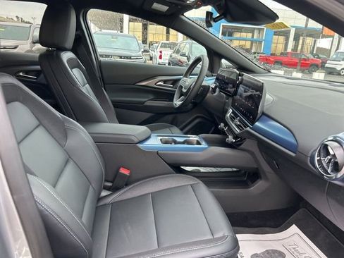 New 2026 Chevrolet Equinox EV LT image 32