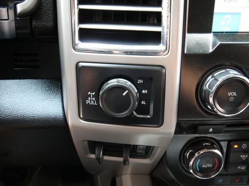 Used 2017 Ford F350 Lariat w/ Lariat Value Package AWD/4WD image 34