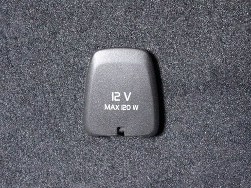 Certified 2024 Volvo XC90 B6 Plus image 30