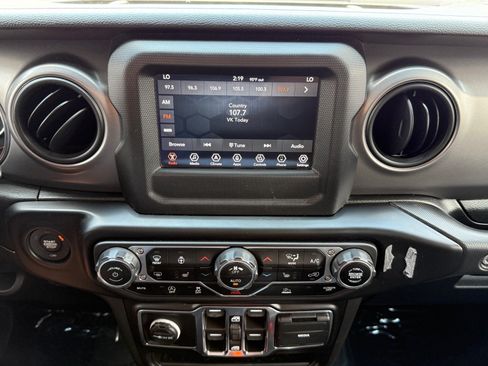 Used 2021 Jeep Wrangler Unlimited Sport AWD/4WD image 18