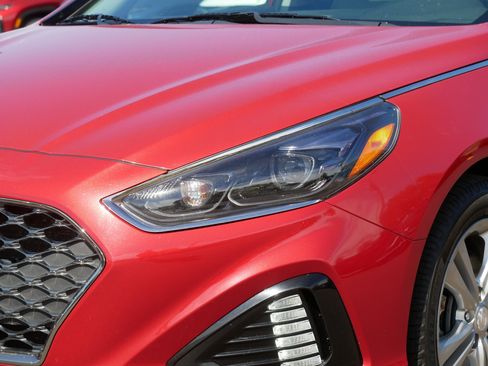 Used 2018 Hyundai Sonata Limited w/ Ultimate Package 07 FWD image 10