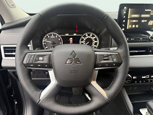 New 2026 Mitsubishi Outlander SE image 14