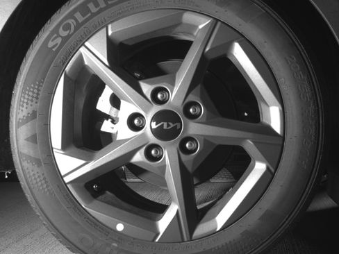 Used 2025 Kia K4 LXS image 15