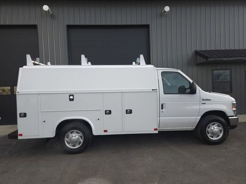 Used 2018 Ford E-350 and Econoline 350 Super Duty w/ Power Windows & Locks Group image 5