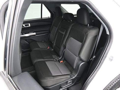 Used 2022 Ford Explorer XLT image 14