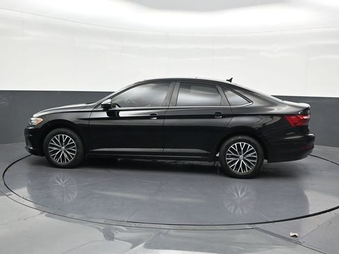 Used 2020 Volkswagen Jetta SE FWD image 2