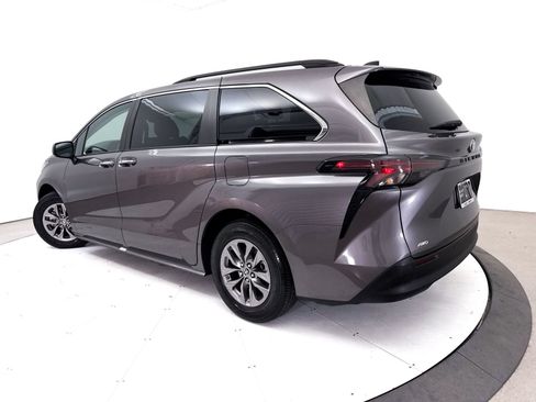 Used 2023 Toyota Sienna XLE w/ XLE Plus Package AWD/4WD image 2