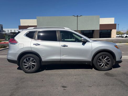 Used 2016 Nissan Rogue SL w/ SL Premium Package image 4