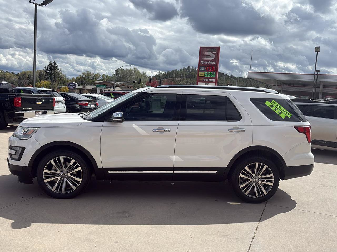 Used 2017 Ford Explorer Platinum AWD/4WD image 4