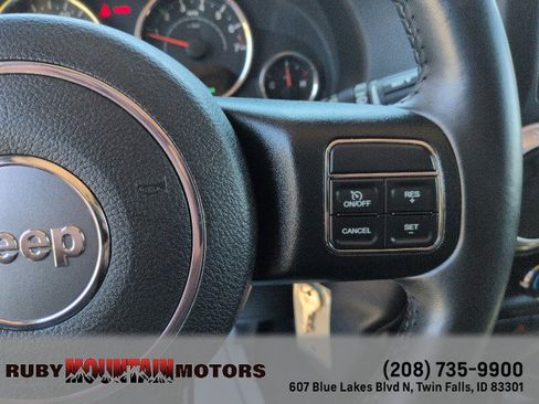 Used 2015 Jeep Wrangler Unlimited Rubicon w/ Dual Top Group AWD/4WD image 13