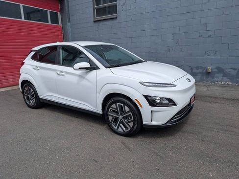 Used 2023 Hyundai Kona SE FWD image 1